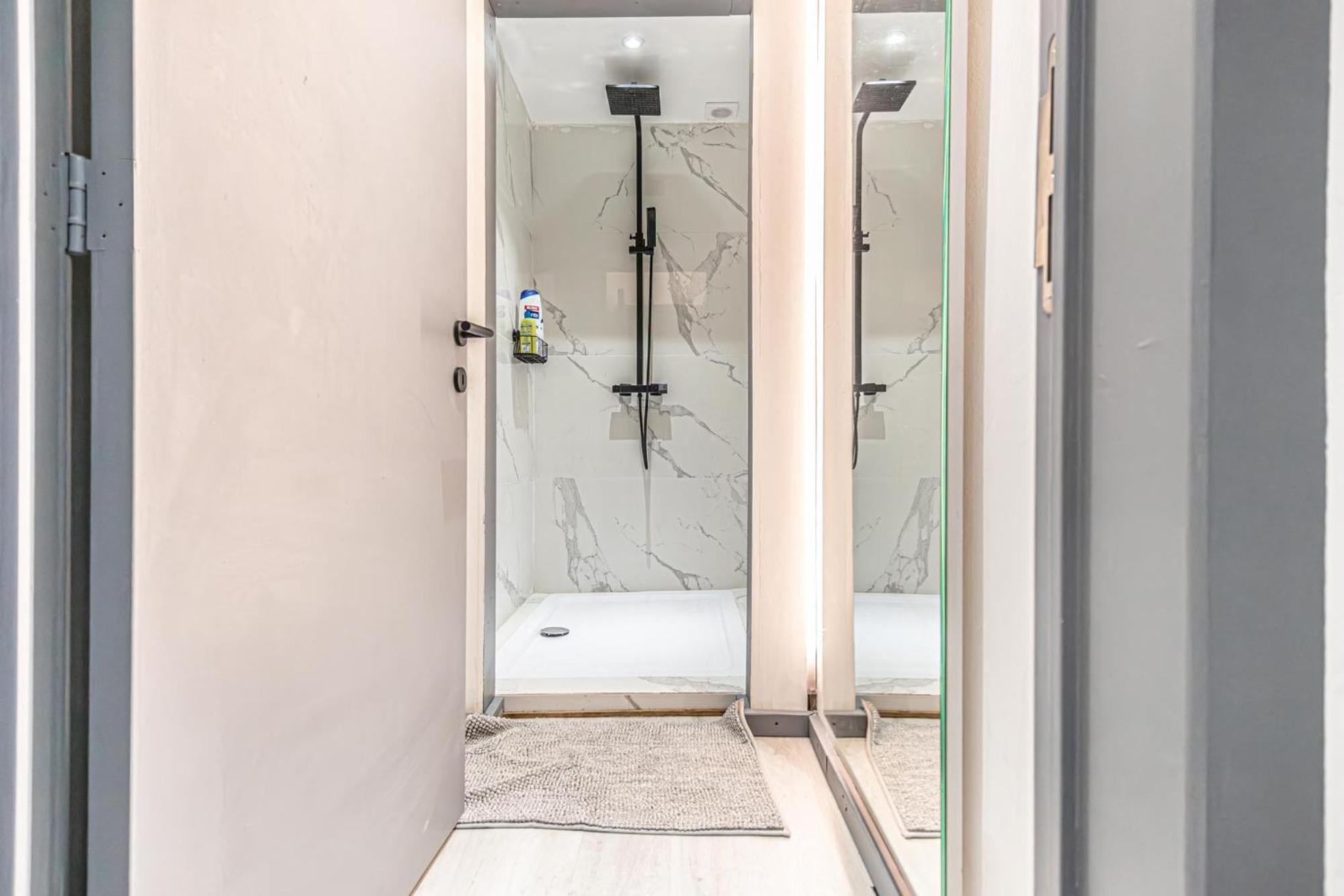 2 Private Bedrooms 4 Guests *